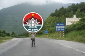 Tac gia Logo Hà Tinh (Ảnh chụp trong chuyến đi thực tế của Hội Mỹ thuật tại Hà tĩnh 6/2011)
